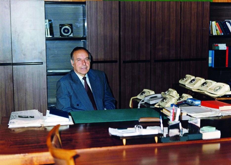 48. Heydər Əliyev 1991-ci il 3 sentyabr tarixində Naxçıvan MR Ali Məclisinin sədri seçildi
